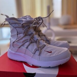 Nike Tanjun Sneaker/Boots